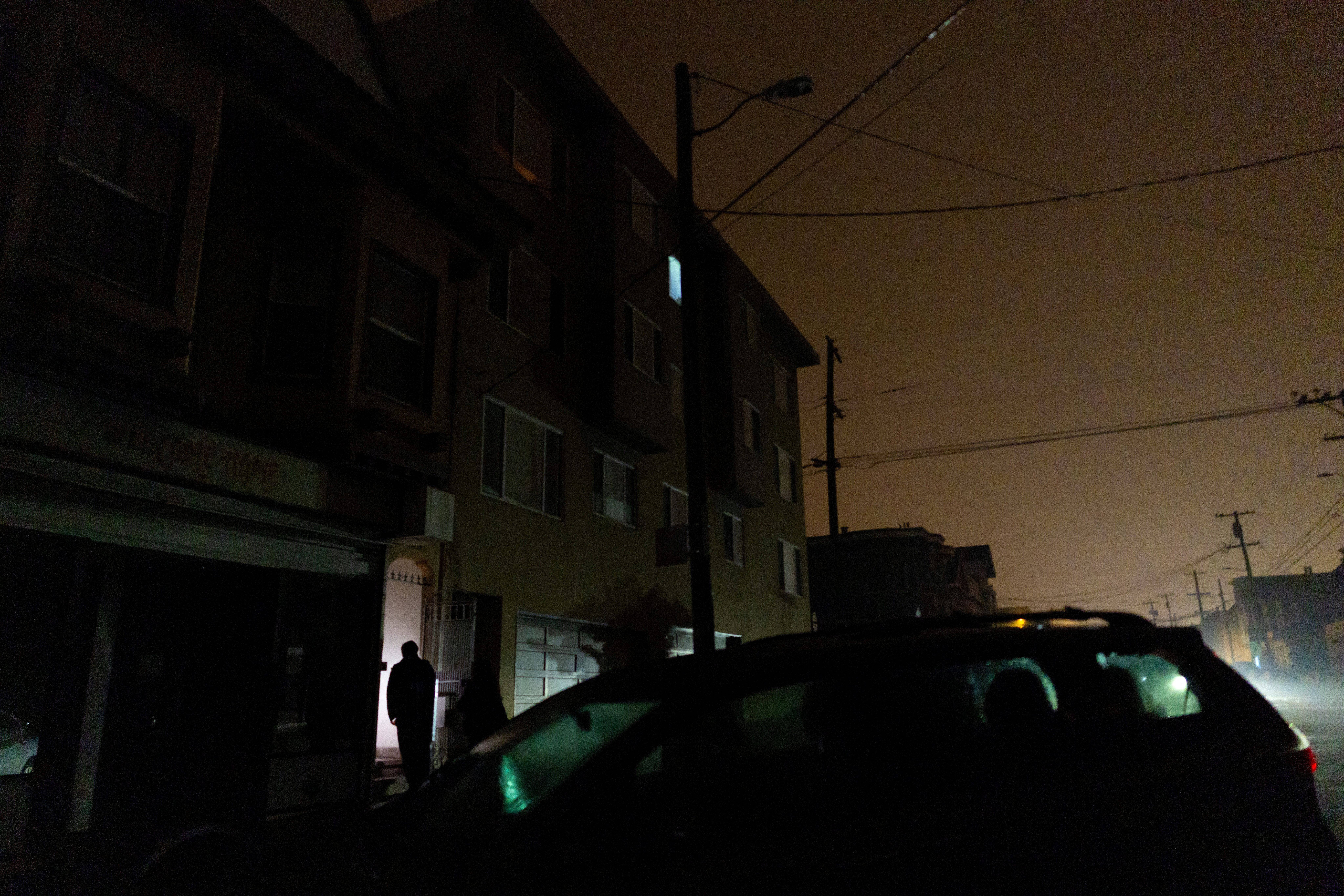 （外代一线）美国旧金山市仍有用户未恢复供电