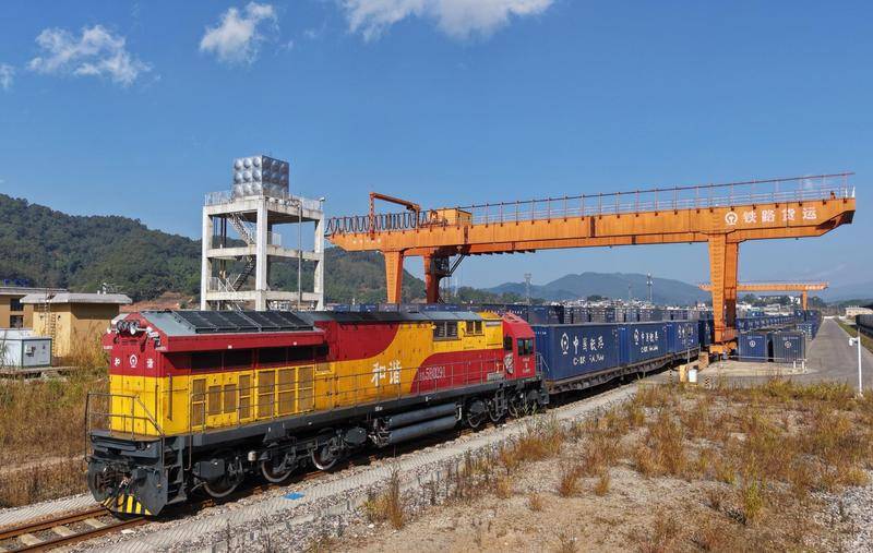 中老铁路首列云南咖啡豆专列发车