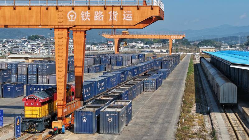 中老铁路首列云南咖啡豆专列发车