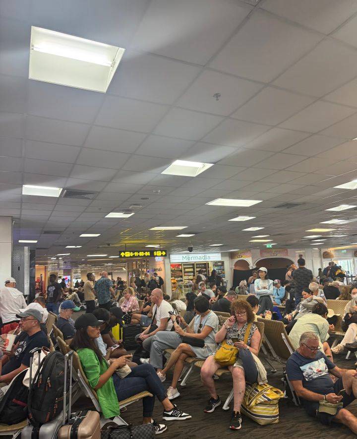 突发！印客机在泰国普吉硬着陆后前轮脱落<strong></p>
<p>虚拟币上市条件</strong>，跑道受损机场临时关闭，多趟航班延误或取消，普吉领办：已与机场沟通，妥善安排滞留中国旅客