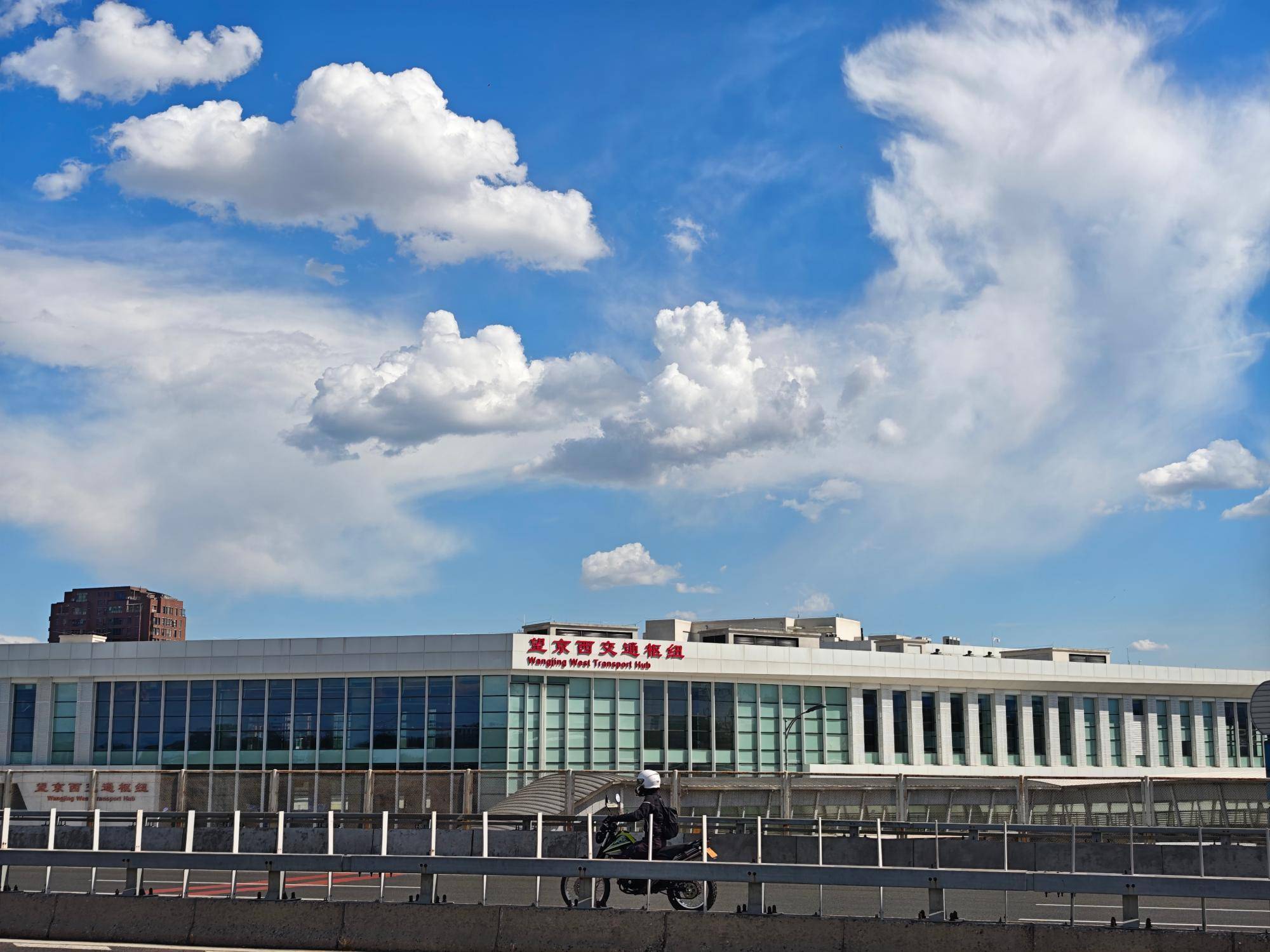 出现“雨幡”奇景<strong></p>
<p>虚拟货币实时行情</strong>，北京今天的云像“天空之城”