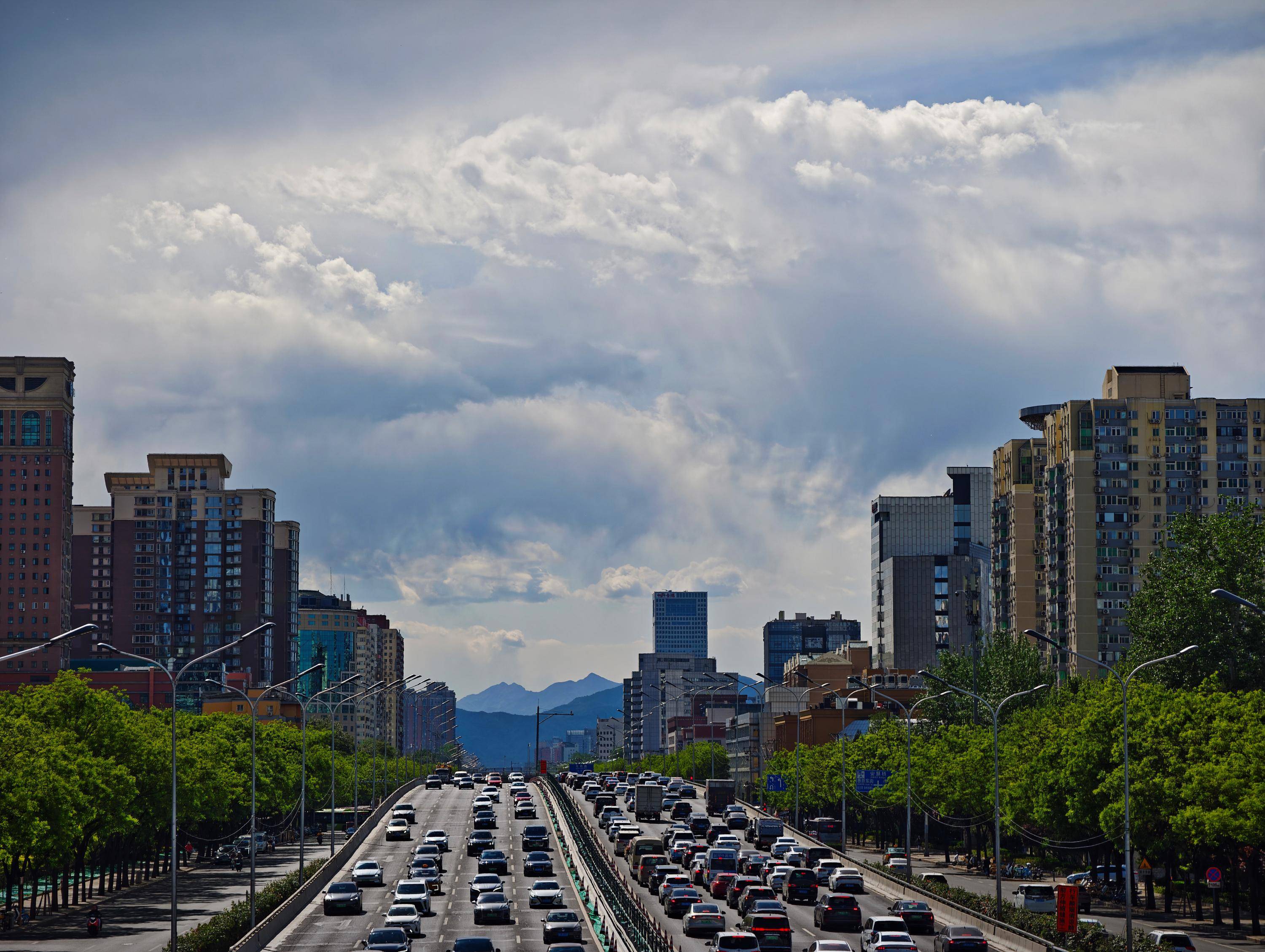 出现“雨幡”奇景<strong></p>
<p>虚拟货币实时行情</strong>，北京今天的云像“天空之城”